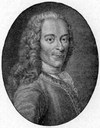 Portrait Voltaire [eigentlich: François Marie Arouet] (1694–1778), Kupferstich, o. J., unbekannter Künstler; Bildquelle: Müller-Baden, Emanuel (Hg.): Bibliothek des allgemeinen und praktischen Wissens zum Studium und Selbstunterricht in den hauptsächlichsten Wissenszweigen und Sprachen, Berlin 1905, vol. 5, S. 36, wikimedia commons, http://commons.wikimedia.org/wiki/File:Voltaire_oval.jpg.