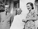 Vizekönig von Indien: Lord und Lady Mountbatten mit Mahatma Gandhi, 1947