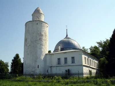 Die Moschee von Kasimov, Farbphotographie, 2006, Photograph: Ерней; Bildquelle: Wikimedia Commons, http://commons.wikimedia.org/wiki/File:Ryazan_oblast_Kasimov_Khan_mosque.jpg, gemeinfrei.