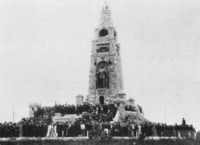 Das Bismarck-Monument in Knivsberg im Jahr 1901