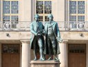 Goethe-und-Schiller-Denkmal am Theater in Weimar
