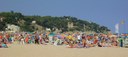 Touristen am Strand von Lloret de Mar an der spanischen Costa Brava, Farbphotographie, o. J. [ca. 2005], unbekannter Photograph; Bildquelle: wikimedia commons, http://de.wikipedia.org/w/index.php?title=Datei:Strand.jpg&filetimestamp=20050709102446 licensed under the Creative Commons Attribution 3.0 Unported license.