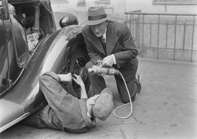 Radio reporter Alexis af Enehjelm interviewing a man fixing a car, 1930s IMG