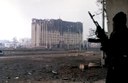 Tschetschenienkrieg, Farbphotographie, 1995, Photograph: Mikhail Evstafiev; Bildquelle: wikimedia commons, http://commons.wikimedia.org/wiki/File:Evstafiev-chechnya-palace-gunman.jpg.  Creative Commons Attribution-Share Alike 3.0 Unported