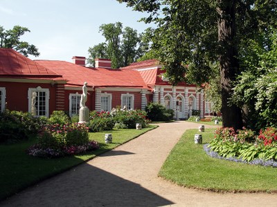 Schloss Monplaisir in Peterhof, St. Petersburg