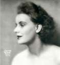 Henry B. Goodwin (1878–1931), Greta Garbo (1905–1990), Schwarz-weiß-Photographie, 1924; Bildquelle: Wikimedia Commons, http://de.wikipedia.org/w/index.php?title=Datei:Greta_Garbo_1924_1.jpg&filetimestamp=20060403105904.