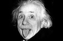 Arthur Sasse, Einstein with his Tongue Out, Schwarz-Weiß-Photographie, 1951; Bildquelle: Mit freundlicher Genehmigung der Albert Einstein Archives. http://www.alberteinstein.info/