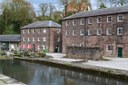 Cromford Mills, Farbphotographie, 2014, Photograph: David Martin; Bildquelle: http://www.geograph.org.uk, http://www.geograph.org.uk/photo/3922797, © Copyright David Martin, Creative Commons  Attribution-ShareAlike 2.0 Generic, http://creativecommons.org/licenses/by-sa/2.0/.